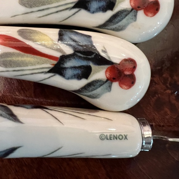LENOX Christmas motif canapé/appetizer knives, set of 4, EUC - Picture 4 of 4
